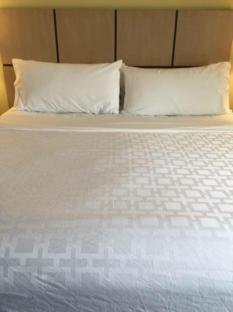 Candlewood Suites Lincoln By Ihg Экстерьер фото